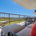 شقة Bayline - Beachfront Bliss & By Bedzy