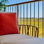 شقة Bayline - Beachfront Bliss & By Bedzy