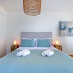 شقة Bayline - Beachfront Bliss & By Bedzy *