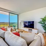 شقة Bayline - Beachfront Bliss & By Bedzy