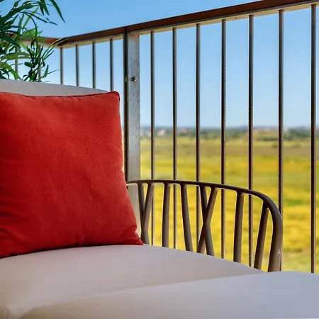 דירה Bayline - Beachfront Bliss & By Bedzy