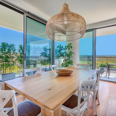 Bayline - Beachfront Bliss&spa By Bedzy