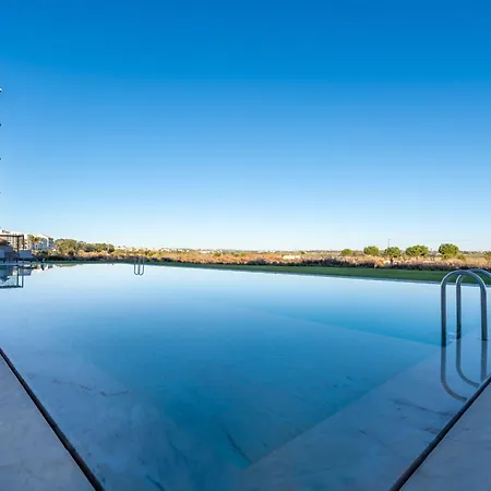 Apartment Bayline - Beachfront Bliss & By Bedzy