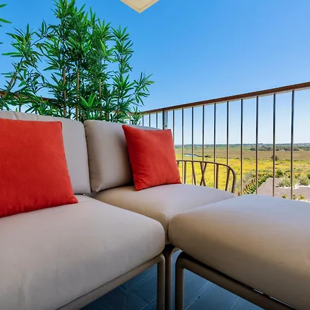 Apartment Bayline - Beachfront Bliss & By Bedzy Armacao de Pera