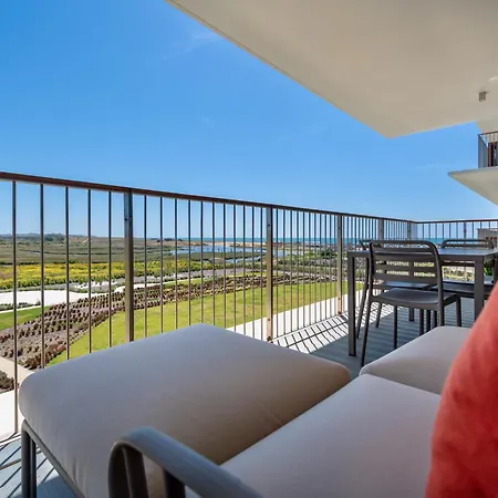 Lejlighed Bayline - Beachfront Bliss & By Bedzy