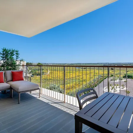 Apartment Bayline - Beachfront Bliss & By Bedzy Armacao de Pera