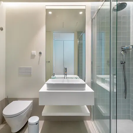 Apartment Bayline - Beachfront Bliss & By Bedzy *