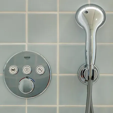 Apartment Bayline - Beachfront Bliss & By Bedzy