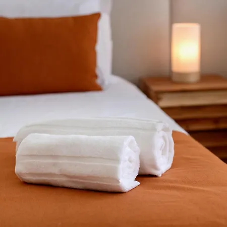 Apartment Bayline - Beachfront Bliss & By Bedzy *