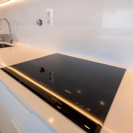 Apartment Bayline - Beachfront Bliss & By Bedzy *