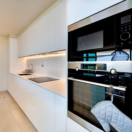 Apartment Bayline - Beachfront Bliss & By Bedzy Armacao de Pera